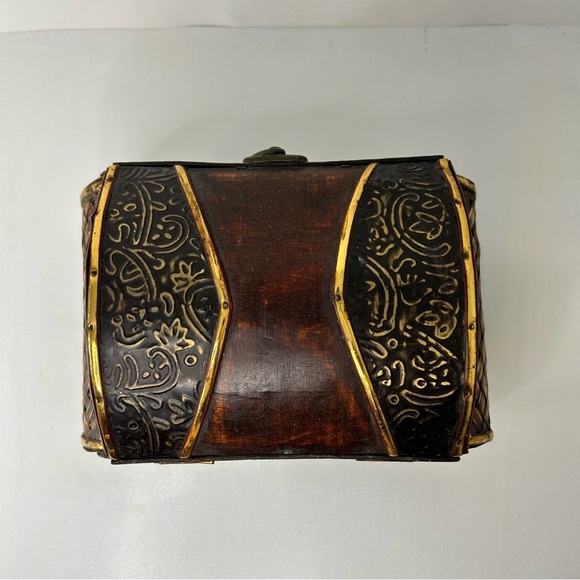 Vintage Wooden Metal Wicker  Trinket Box with Lid and Latch - Picture 5 of 12